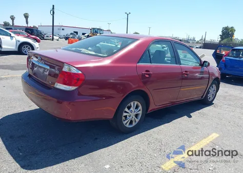 2005 Toyota Camry Le V6/Xle V6 z USA, uszkodzony, nr VIN 4T1BF32K15U092948